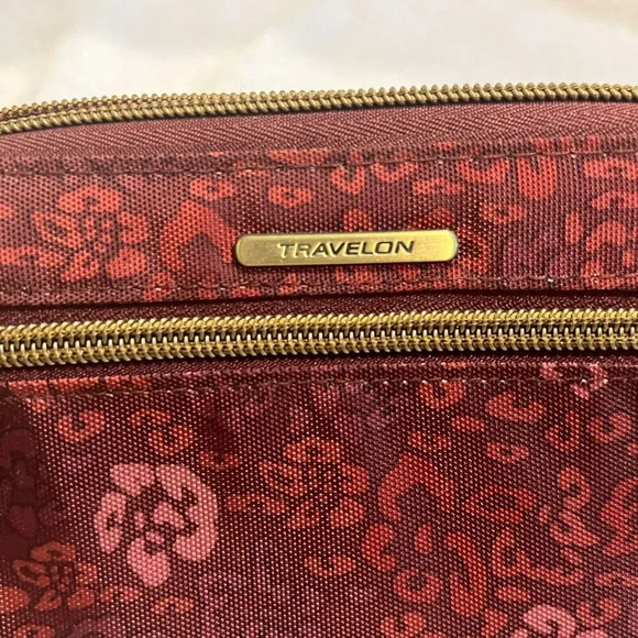 Travelon Womens Maroon Wristlet Wallet Nylon Floral Zip Accordion RFID Travel - Picture 3 of 8